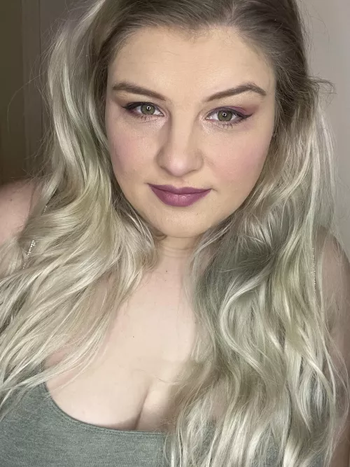 Feeling kinda alone tonight by mollybarnettexx