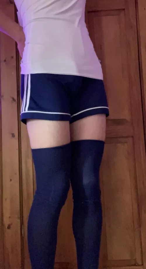 Feeling kinda sporty 😤 anyone wanna play soccer with me? by frostyfoxysushi