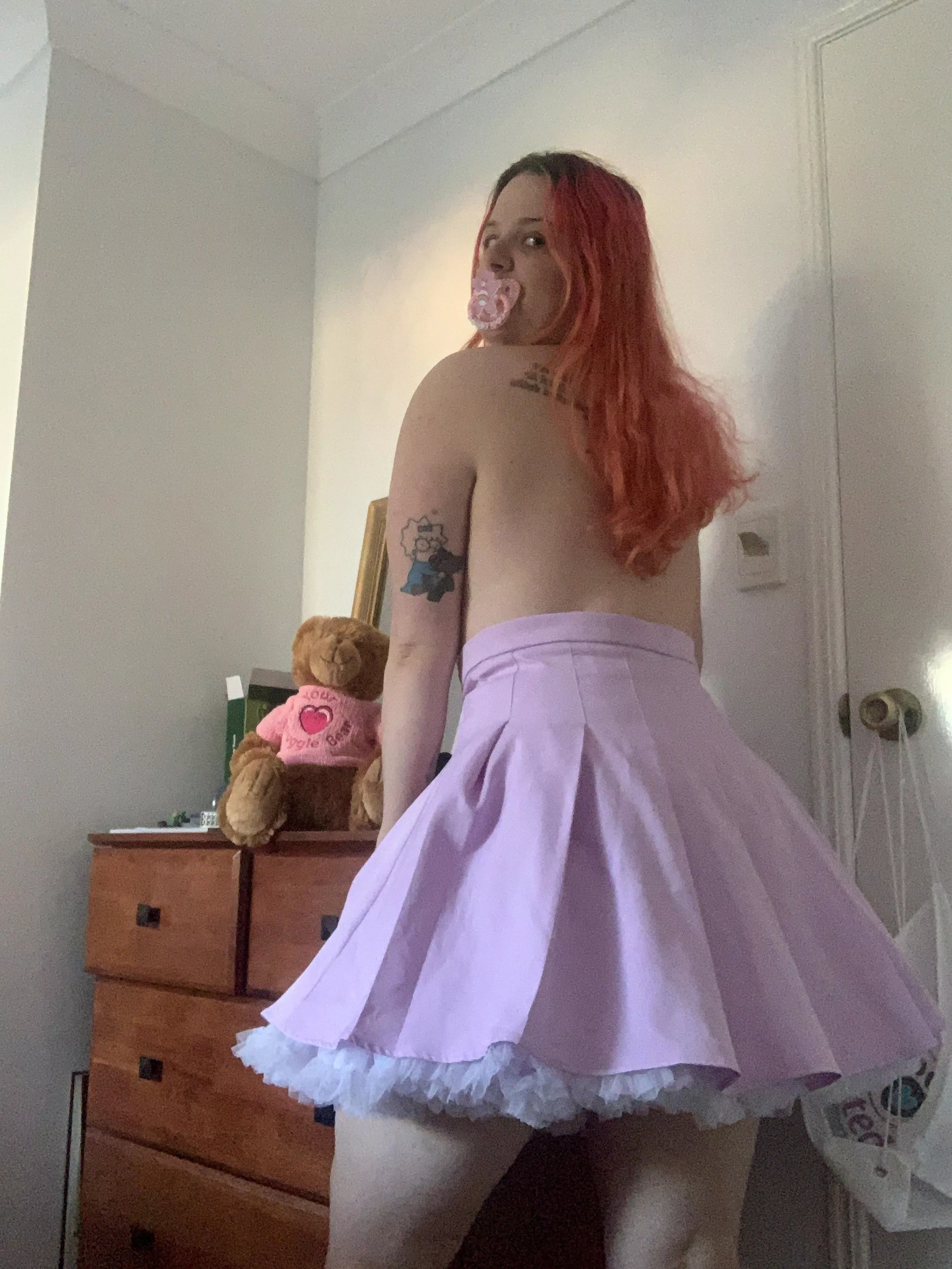 Feeling like a fairy princess in my petticoat I bought to go under my skirt 🥺👉🏻👈🏻💖 My teddy approves! posted by isobellie7