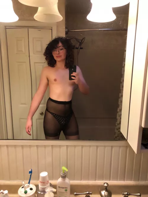 feeling like an artsy hafu slut by sissyserahhh