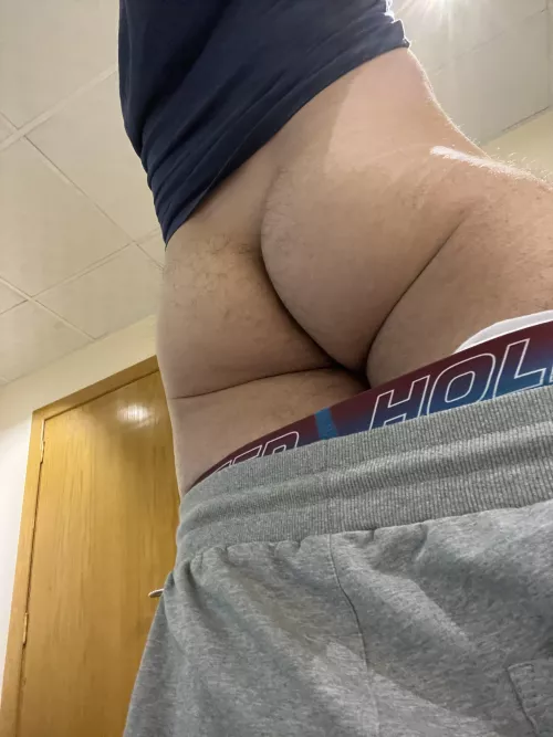 Feeling like getting squeezed by footcockcuckold