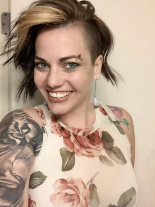 Feeling like smiling today. (35f) by Emjade12