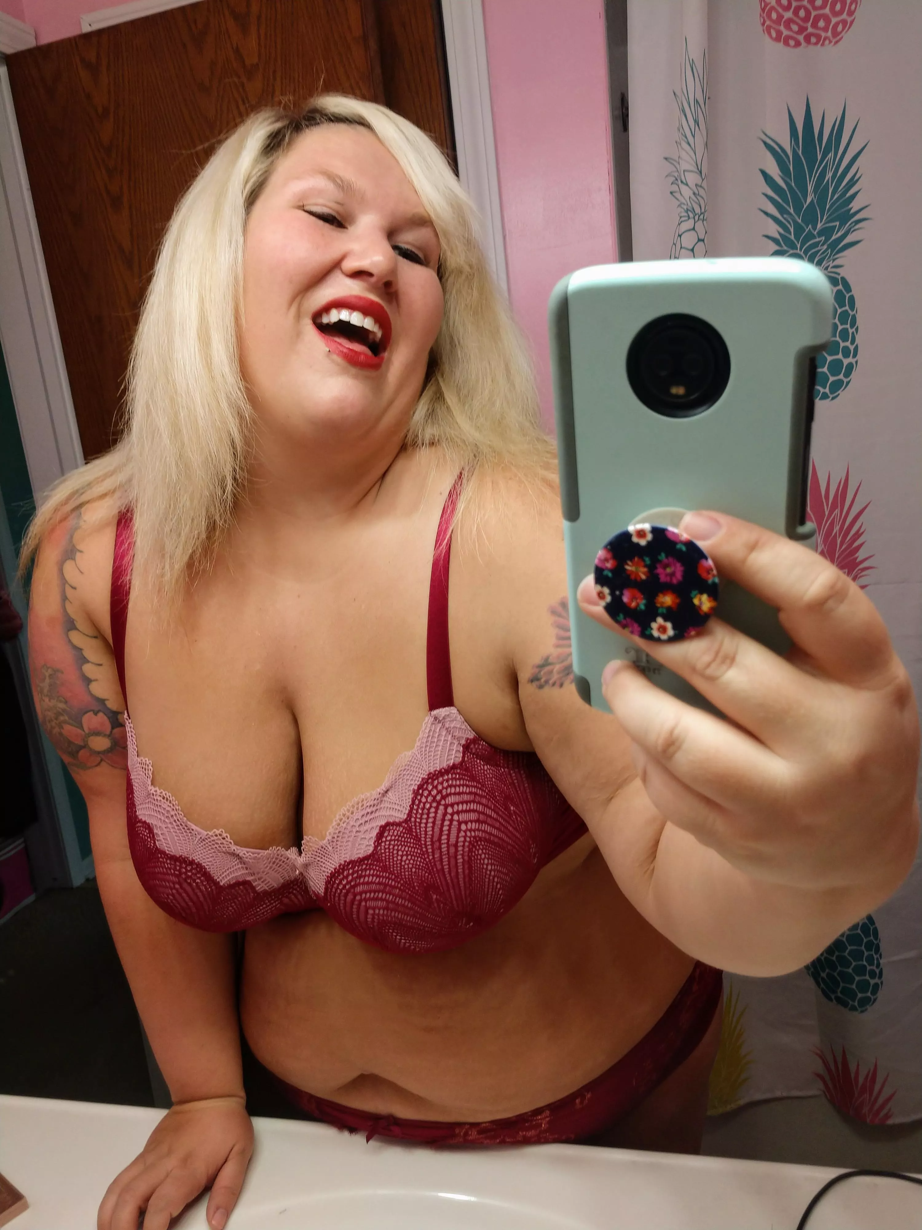 Feeling pretty 😍 posted by Bubblybabe_88