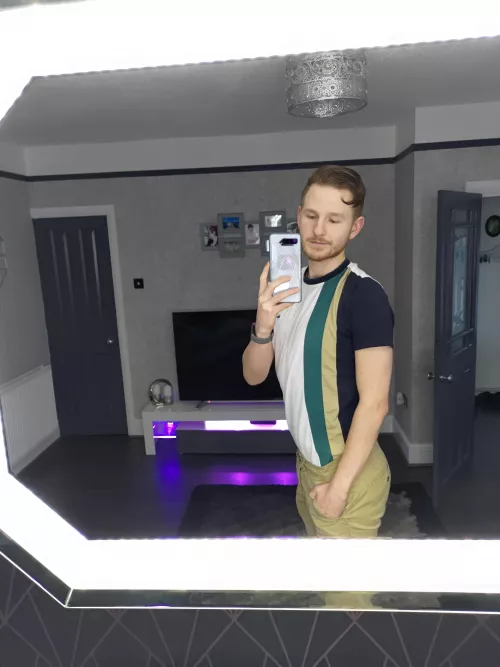 Feeling pretty good about myself in this outfit by RossumPossum9