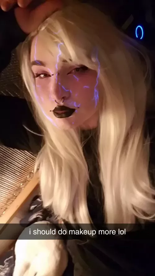 feeling pretty;; by mushmallowking