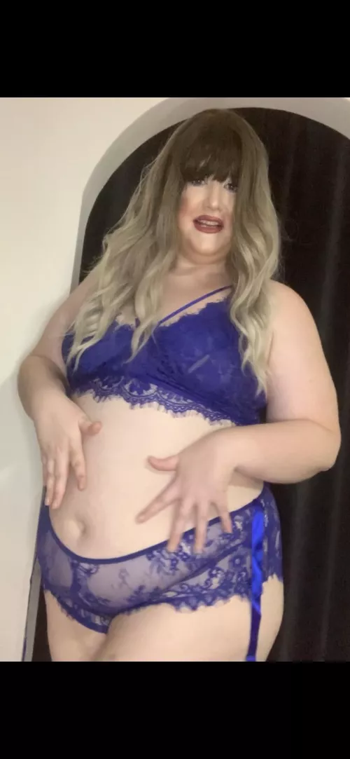 Feeling round and thick by Addisonavery1010