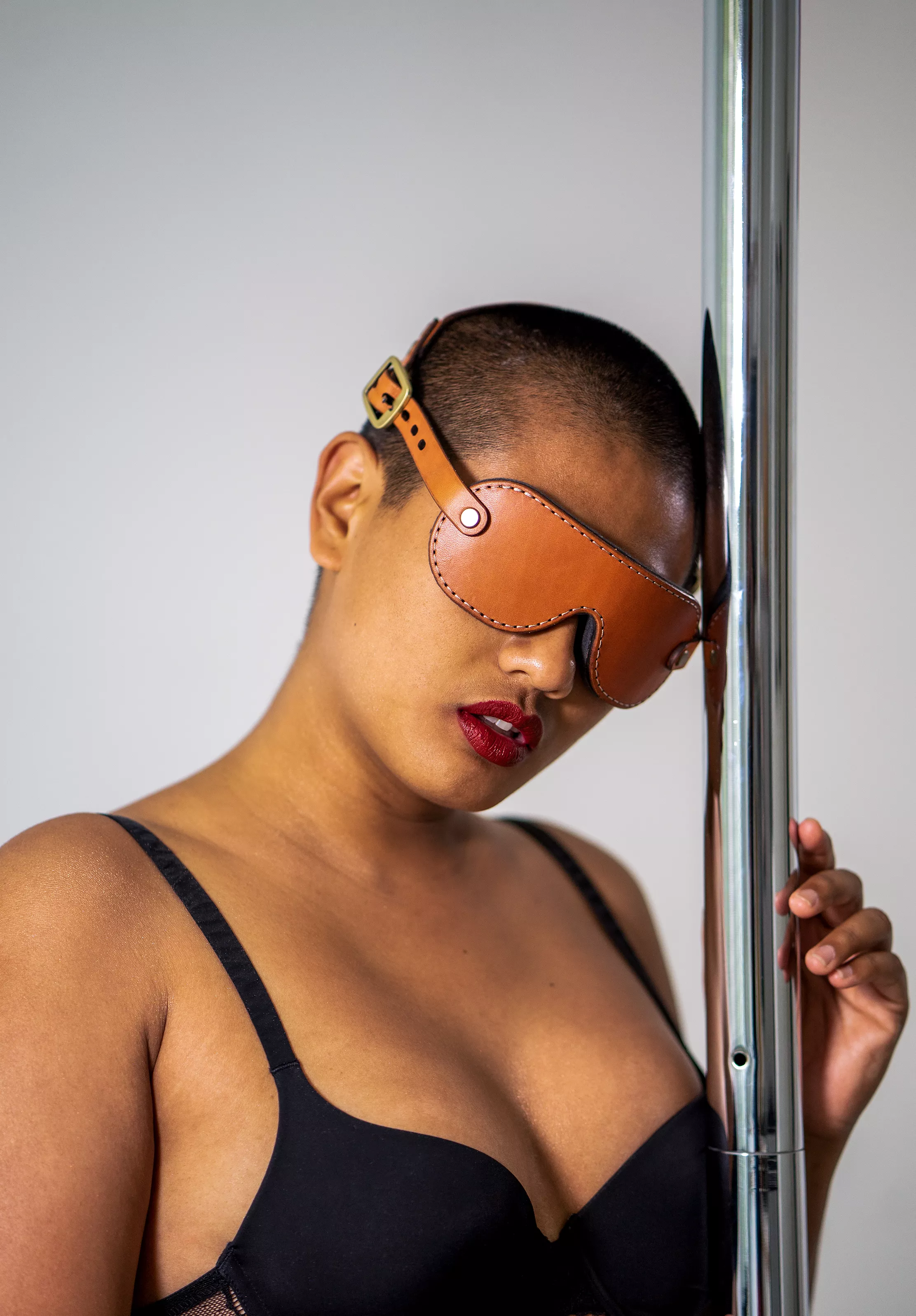 Feeling sexy in my blindfold 🥰 posted by Sabersmyth