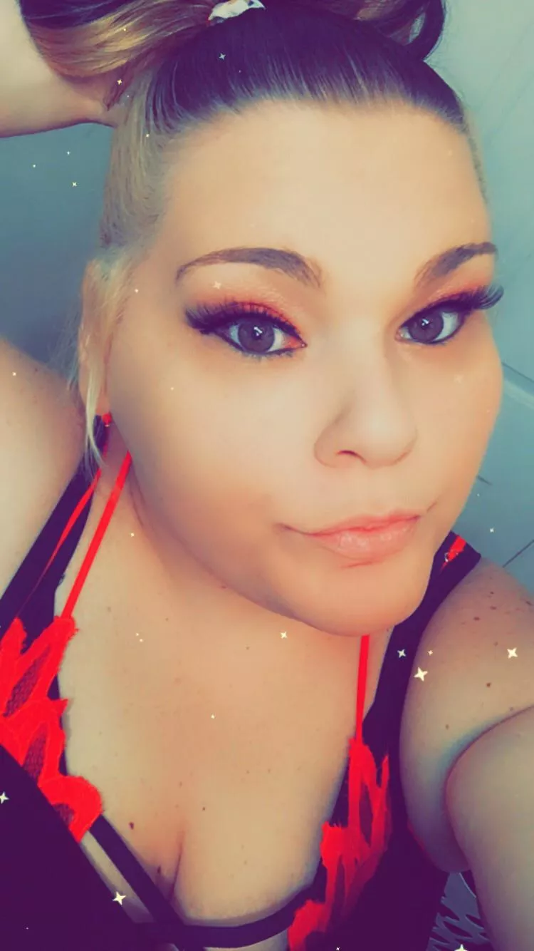Feeling sexy in red and black😘 posted by bigtittykitty87