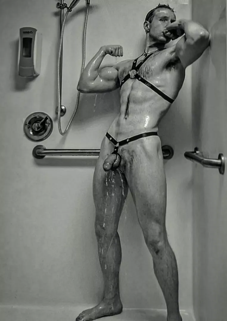Feeling sexy in the gym shower, wanna join me and we smoke up afterwards? 😈 posted by GymBruhReddit-