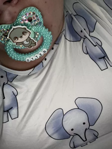 Feeling smol by brattybaby716