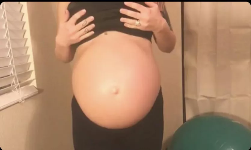 Feeling so big and round and huge! Anyone up for rubbing and worshiping this belly? 🥵❤️❤️🥰 by Karolina_laska_