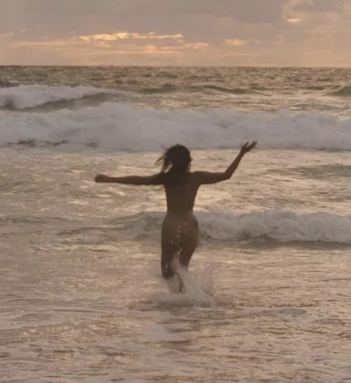 Feeling so free 😉🍑 (F) by vixensmelb