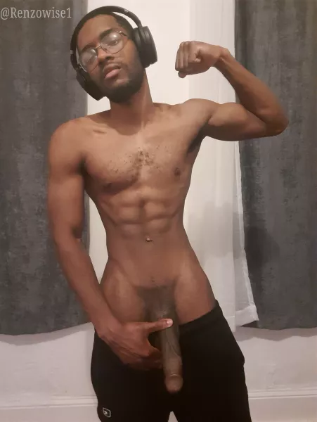 Feeling strong and tired 😪😁 by Renzowise1