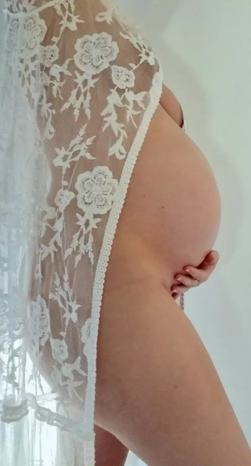 Feeling the glow in this one - 35 weeks by bec-au93