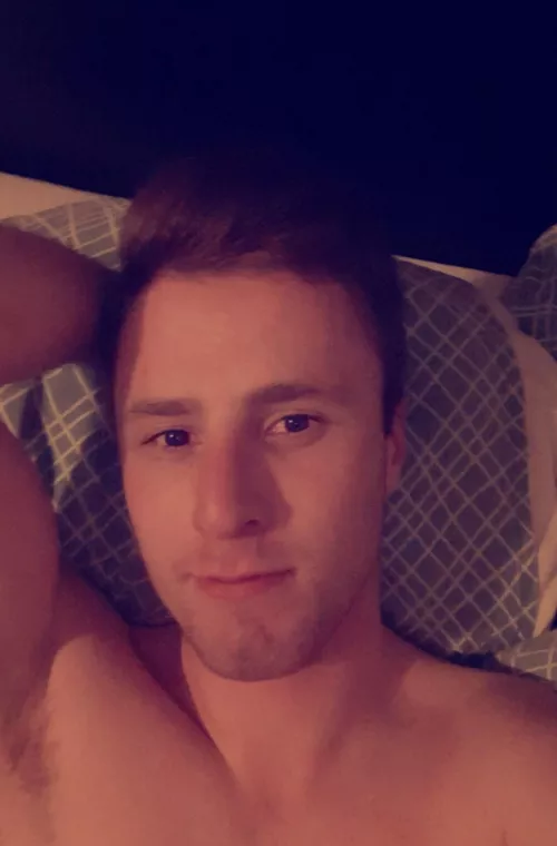 Feeling tired this monday😓 by RobinElfer