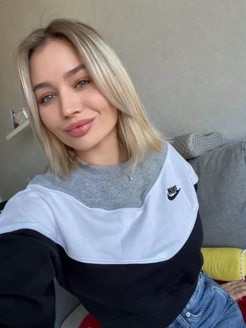 Feels like you have a boner now🥰 by DraconianStoppage