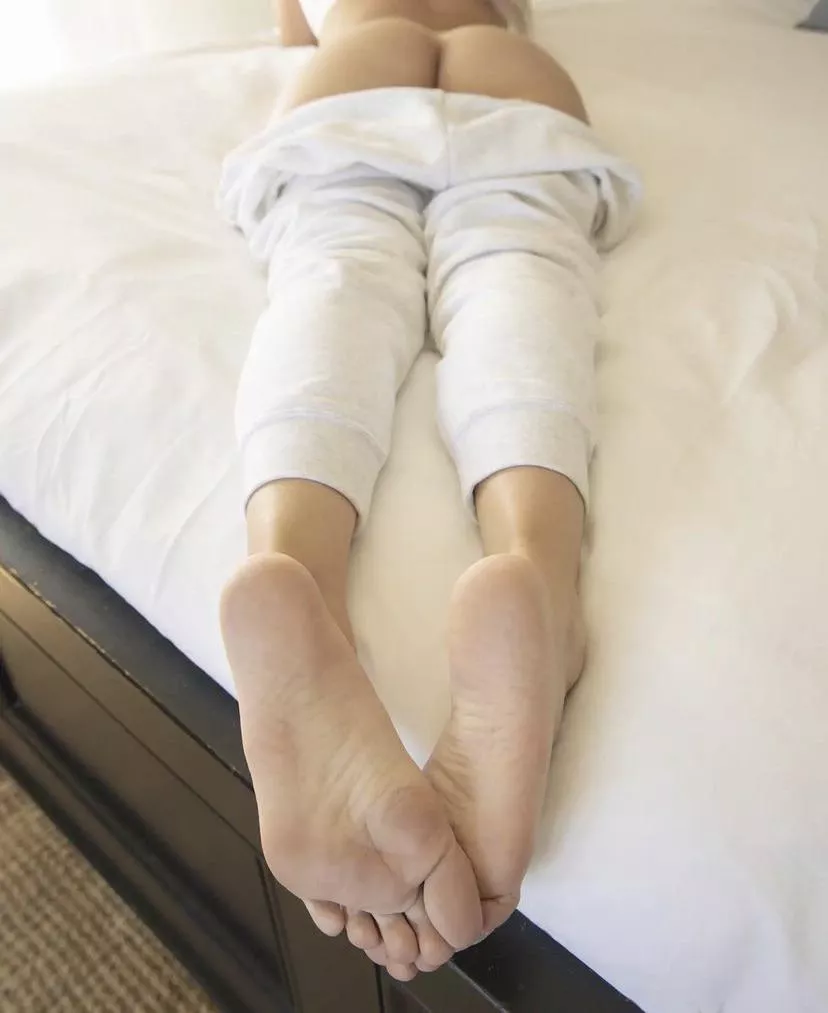 Feet posted by Psychological-Rub919