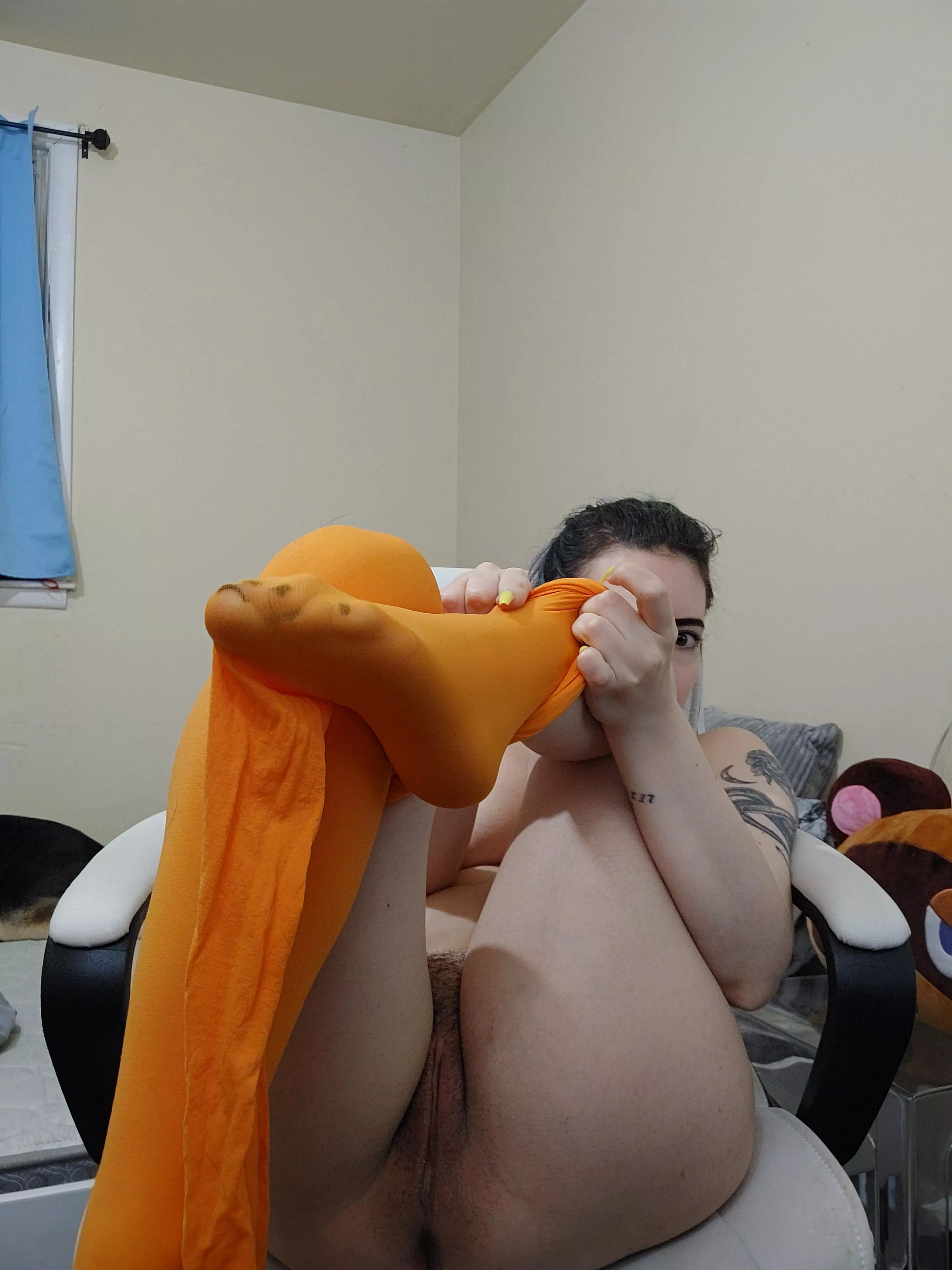 feet and pussy posted by LilRedVelvettt