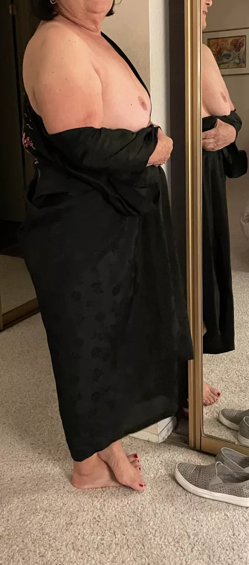 Feet or reflection in mirror? by SDBoater42