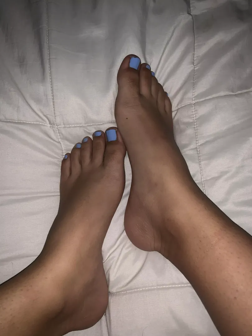 Feet pics for you💗✨ DM me ♥️ posted by alessandrazapatero