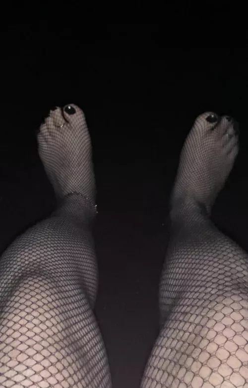 Feet. 👍🏻 by Michelle_2025