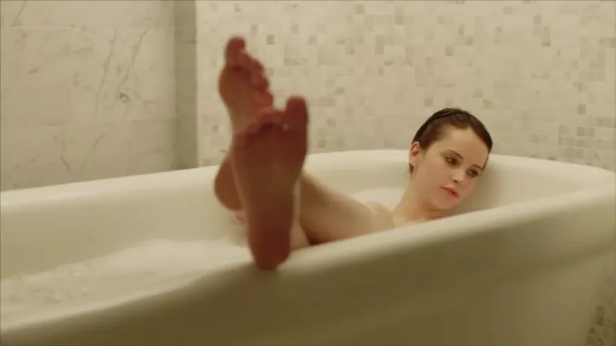 Felicity Jones by Humingway