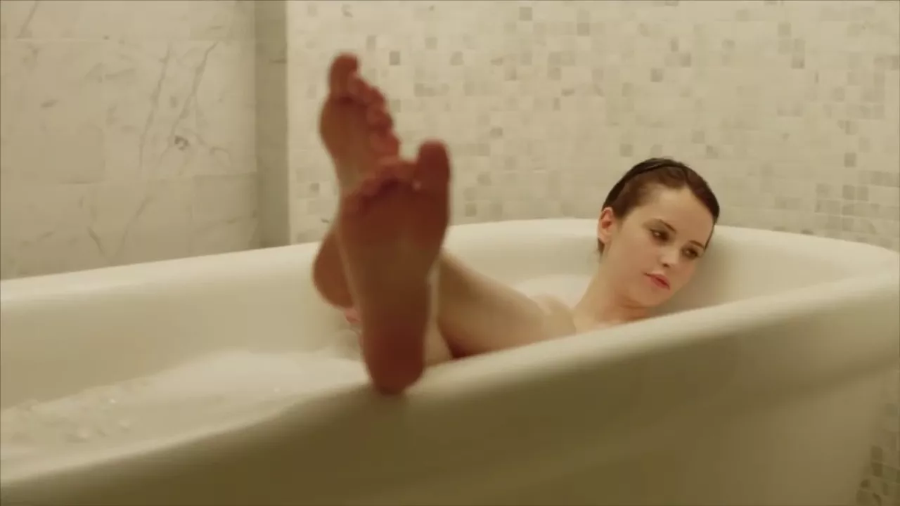 Felicity Jones posted by Humingway