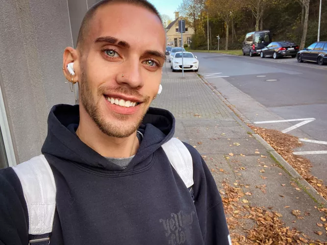 Felt cute might delete later 🙃 by Shxmxxnmx