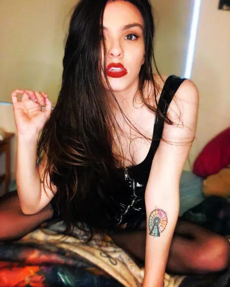 Felt cute, won’t delete later 😘 by WillowsinAugust