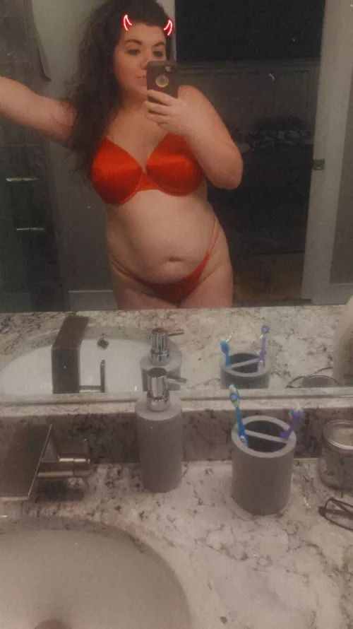 Felt sexy as hell so naturally I had to post it 😈❤️ by hotwifehayley