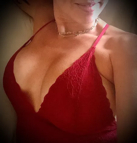 [F]emale 43, everyone is gone today. I’m finally alone. Anyone have any suggestions what I should do? (OC) by bsbmilf