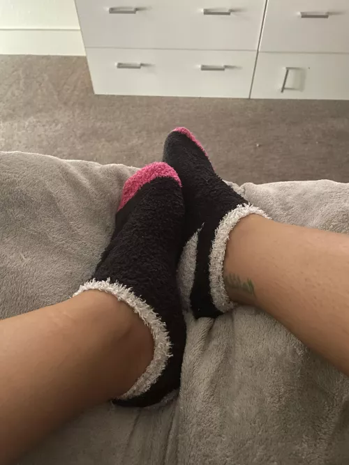 [Female] wanna smell ? :)