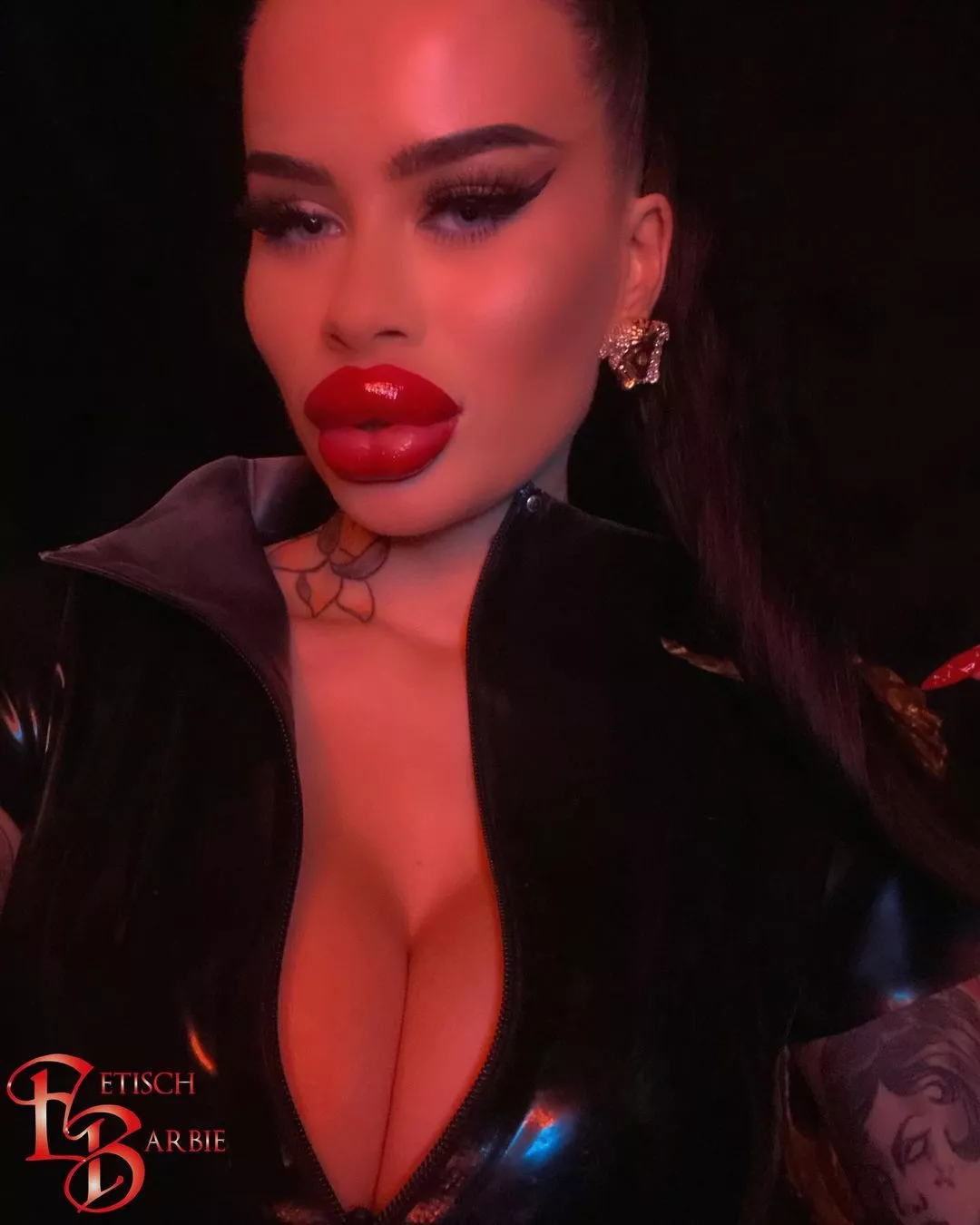 fetischbarbie posted by gooningaccount