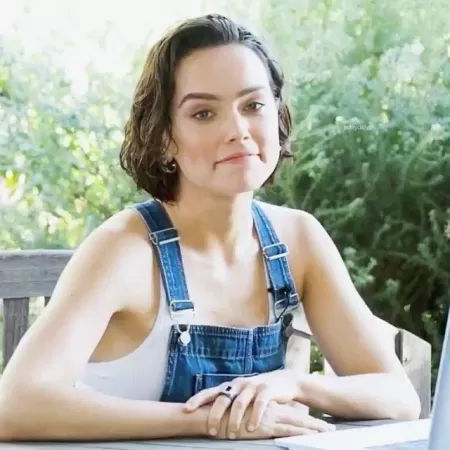 Few things would be better in this world than a Daisy Ridley blowjob by oohjustalittlebit34