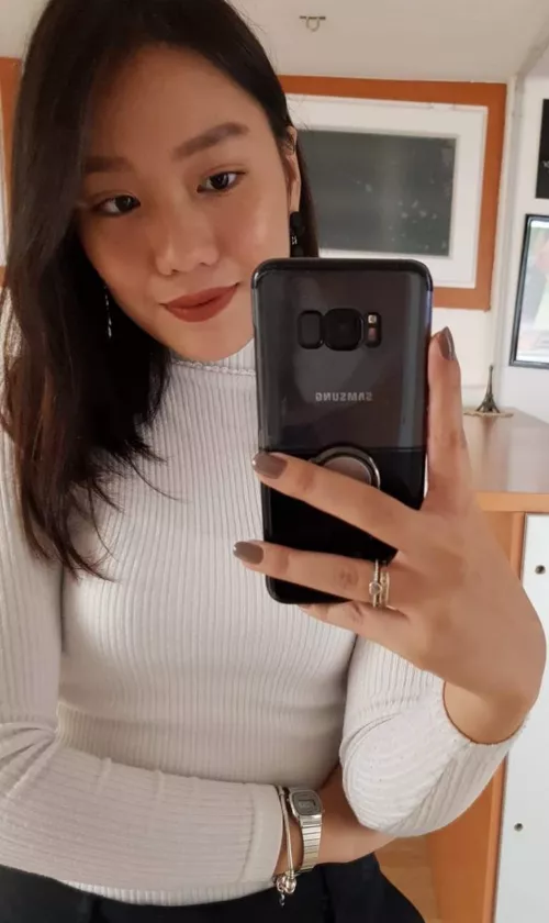 Filipina from 🇮🇹 kik and discord on bio by Illustrious_Car1502