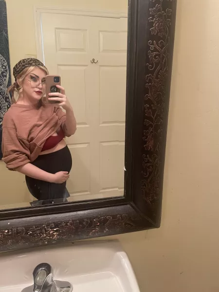 finally a cute bump to show off 😉 by Whoruuto