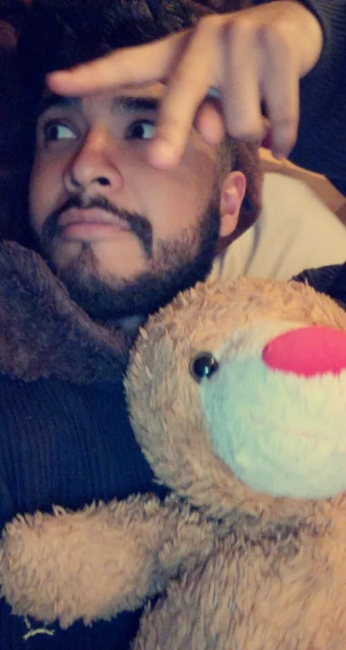 Finally Friday! This is the vibe all weekend, comfortable and in bed 🛏 with a 🎮 in hand. Who's with me? 🙋🏾‍♂️ by Stark_13_