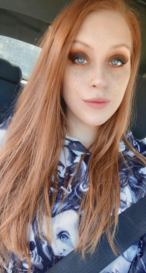 finally getting cool enough for hoodies 🖤✨🖤 by istayyawayyyX