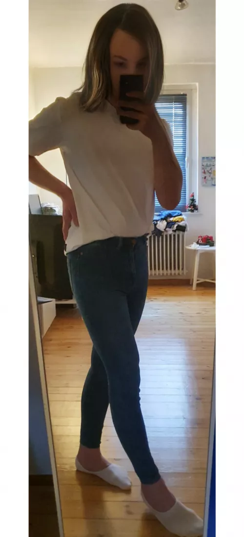Finally got me a pair of high waist jeans 🥰😍 Does it look good on me? by Marina_CDress