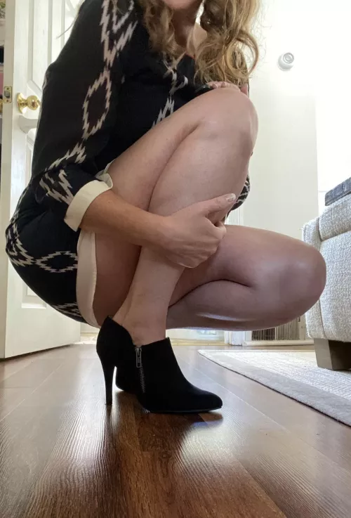 Financial Exec and milf by Lynnzertart1