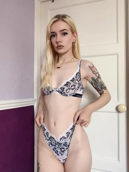 Find me on Instagram @queengem__ by QueenGem__