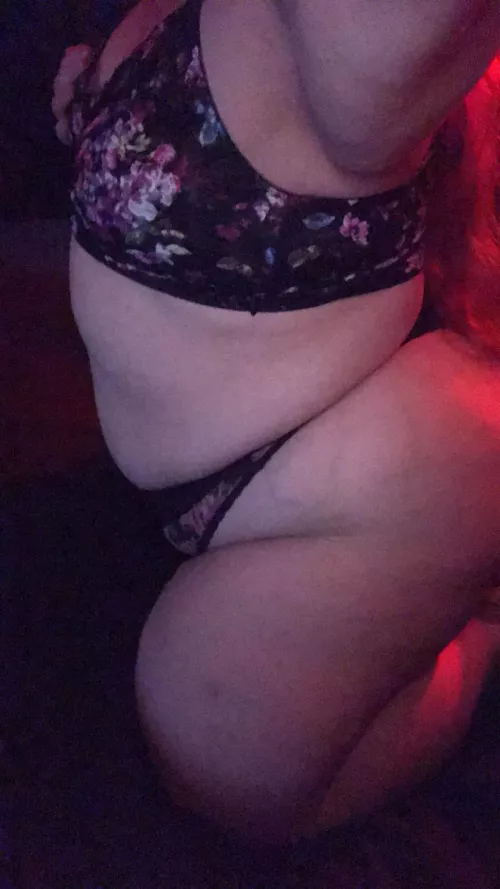 First ever belly post, super nervous😬 how about some love for the small titty/big booty girls? by big_babe96