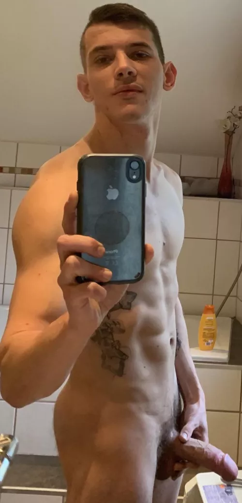 First full naked with face, kinda nervous posting this, ngl by DeletoBlue76