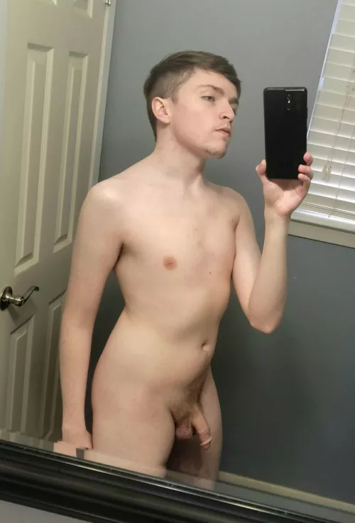 First naked picture in the new house! 😊💛 by Gaymerzen