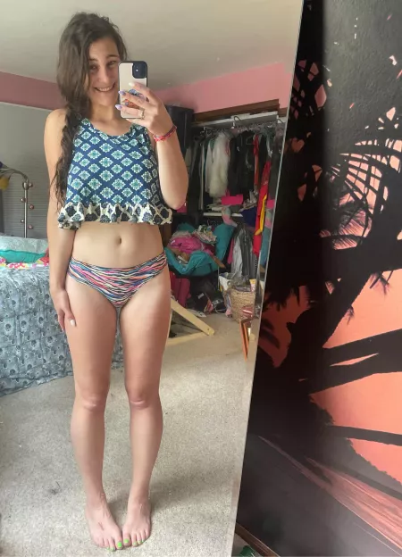 First post! Also my first time ever wearing this crop top. I’m definitely a fan by TheAveryOConnor