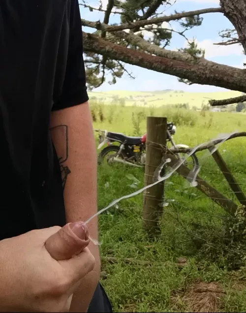 First Post, cheeky outdoor wank with a big shot! by Klutzy_List_9371