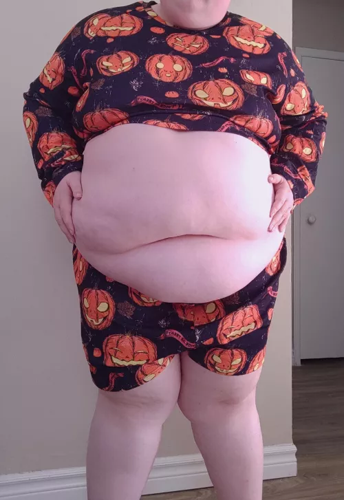 First post ever! New to Reddit & this community. Shy, but adore the belly love! by BigBunnyXoX