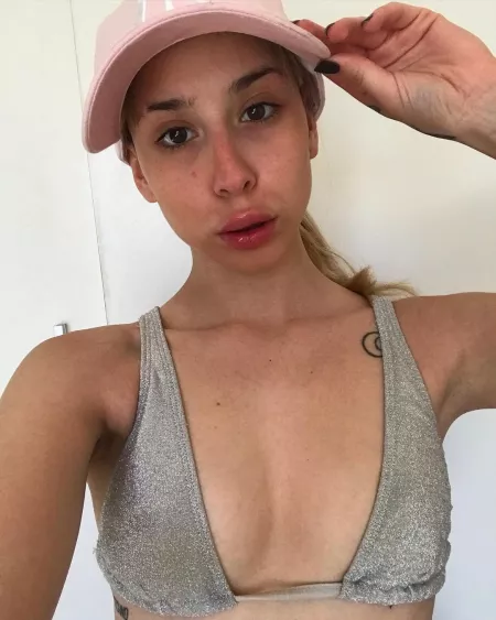 first post here :) anyone who wanna sniff? by lucia-diaz-fetish