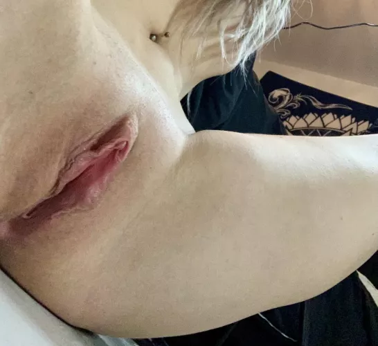 First post here! Does she fit? 🙈 by KittyPAWGx