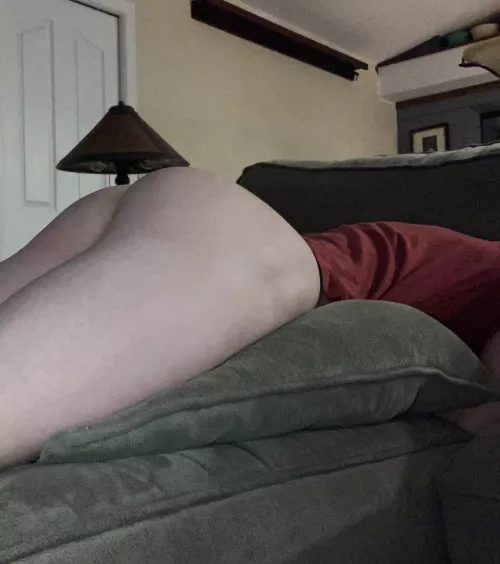 First post here ~ love showing my booty almost as much as i like looking at others😏 by takeApeek3397